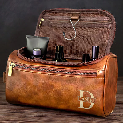 Individuell gravierte Leder-Kulturtasche – personalisierte Geburtstagsgeschenke für Papa, Bruder, Opa, Ehemann – für den Mann, der immer Unterwegs ist